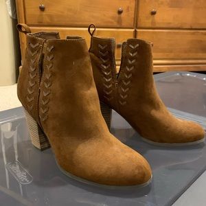 Carlos by Carlos Santana new brown suede booties